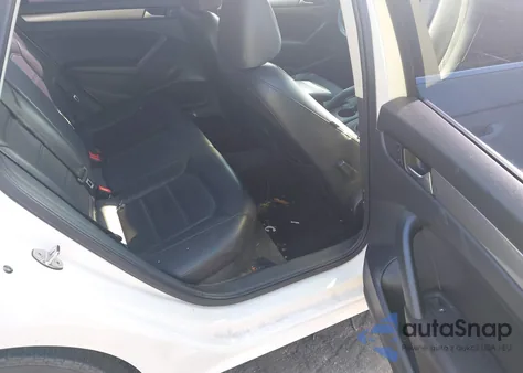 2015 Volkswagen Passat 1.8T Limited Edition из США, поврежденный, VIN 1VWAS7A35FC089505